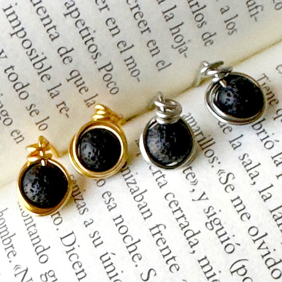 Alquimia Jewelry - Black lava rock dainty stud earrings/silver/gold lava rock dainty studs
